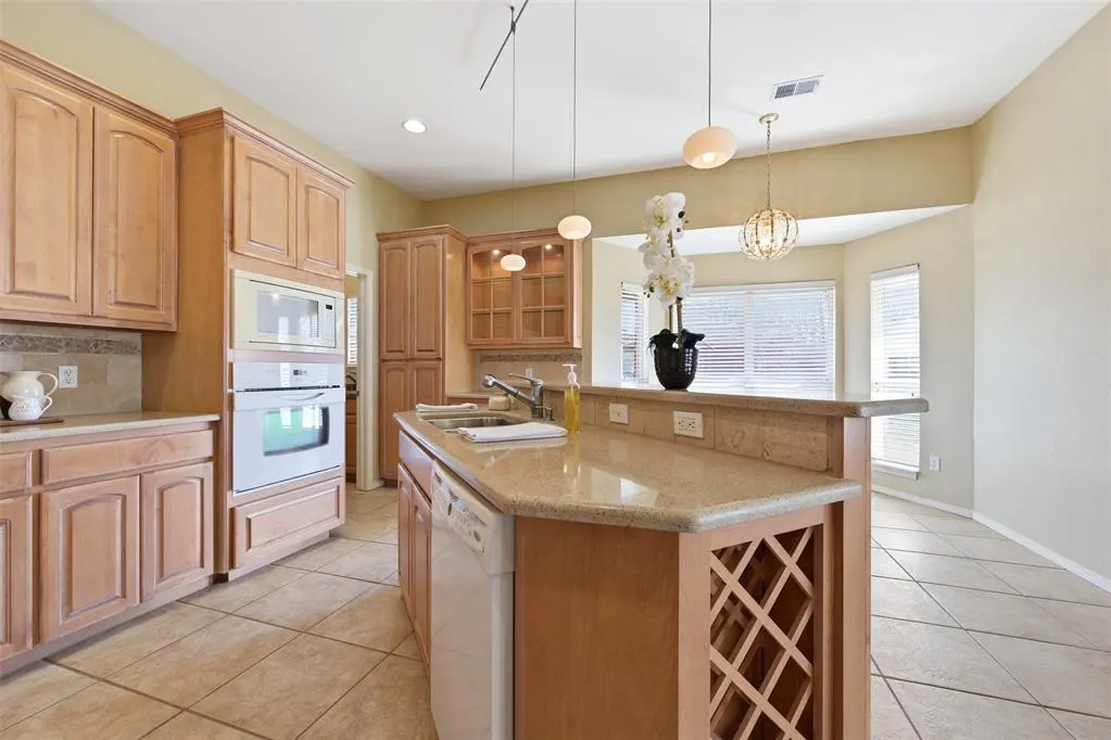 Photo 12 — 800 Longmeadow Court, Edmond, OK 73003