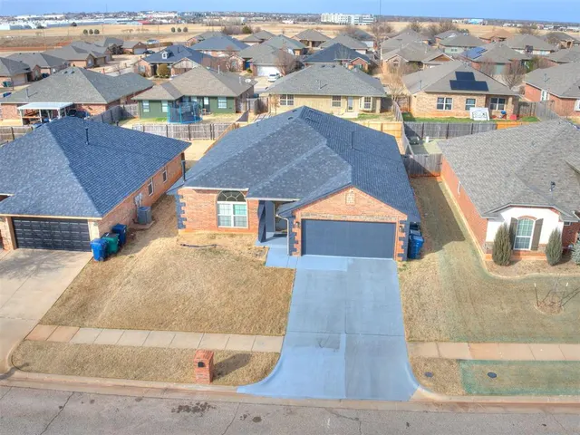 Photo 3 — 1613 NW 125th Street, Oklahoma City, OK 73120