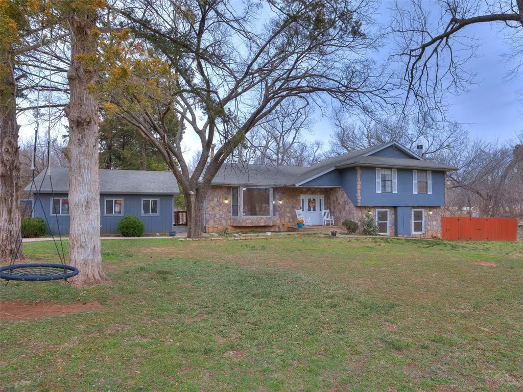 Front exterior — 324 W Seward Road, Guthrie, OK 73044