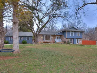 Sold home at 324 W Seward Road