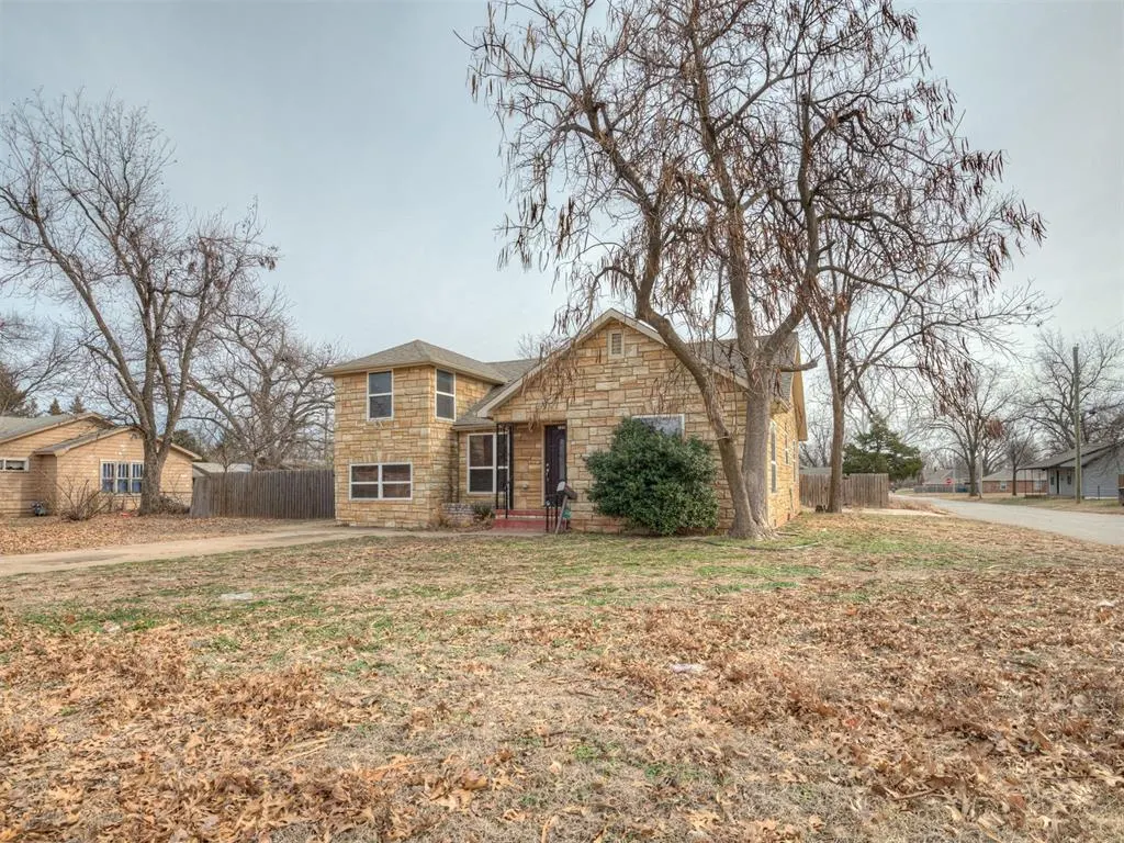 Photo 2 — 727 S 16th Street, Chickasha, OK 73018