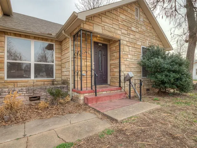 Photo 3 — 727 S 16th Street, Chickasha, OK 73018