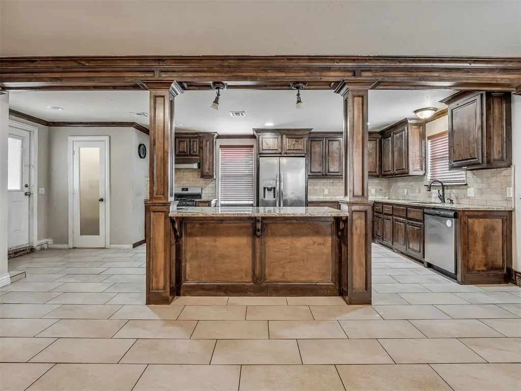Photo 15 — 727 S 16th Street, Chickasha, OK 73018