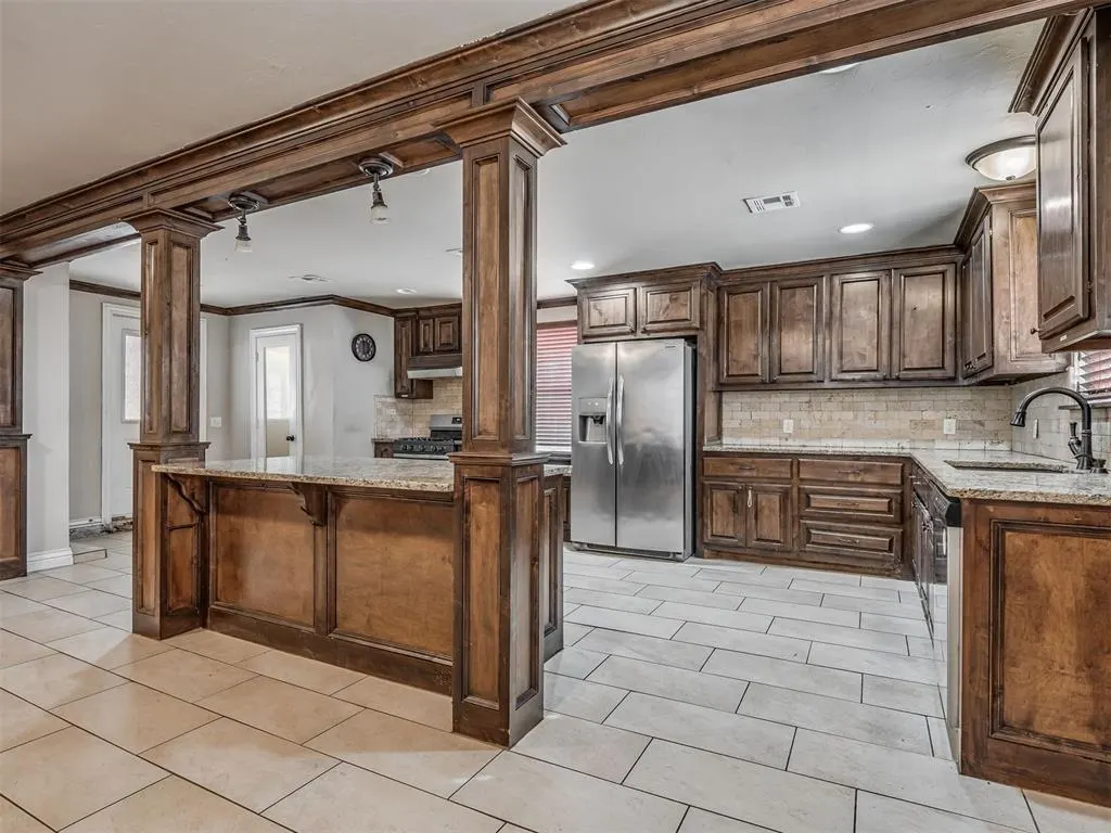 Photo 17 — 727 S 16th Street, Chickasha, OK 73018