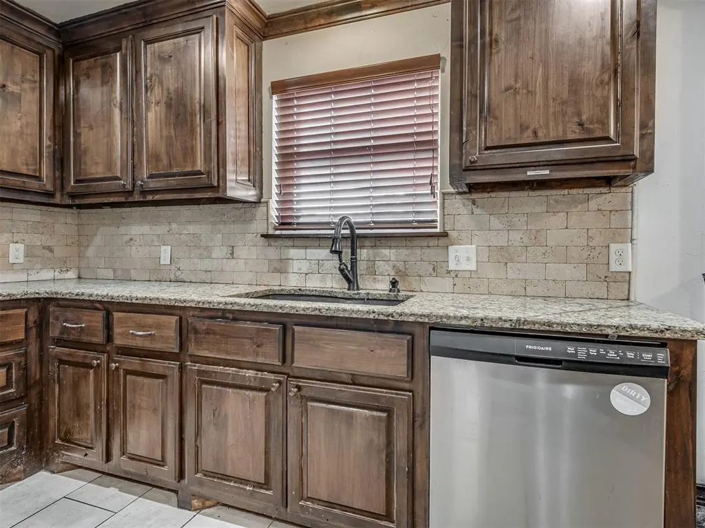 Photo 18 — 727 S 16th Street, Chickasha, OK 73018
