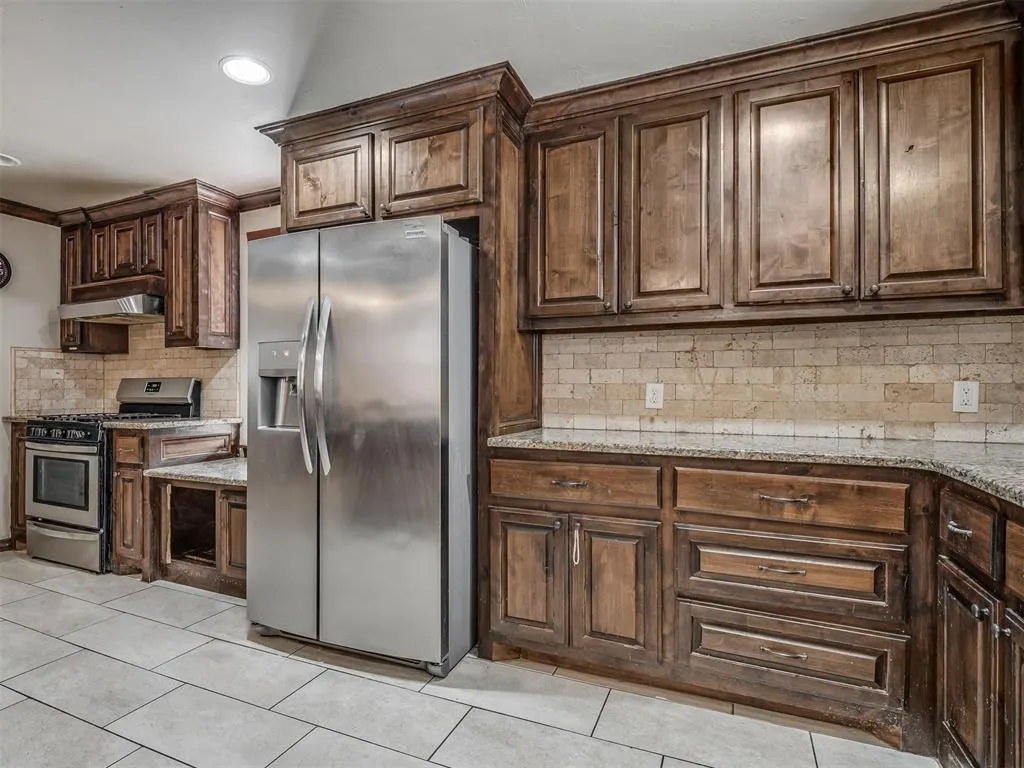 Photo 19 — 727 S 16th Street, Chickasha, OK 73018
