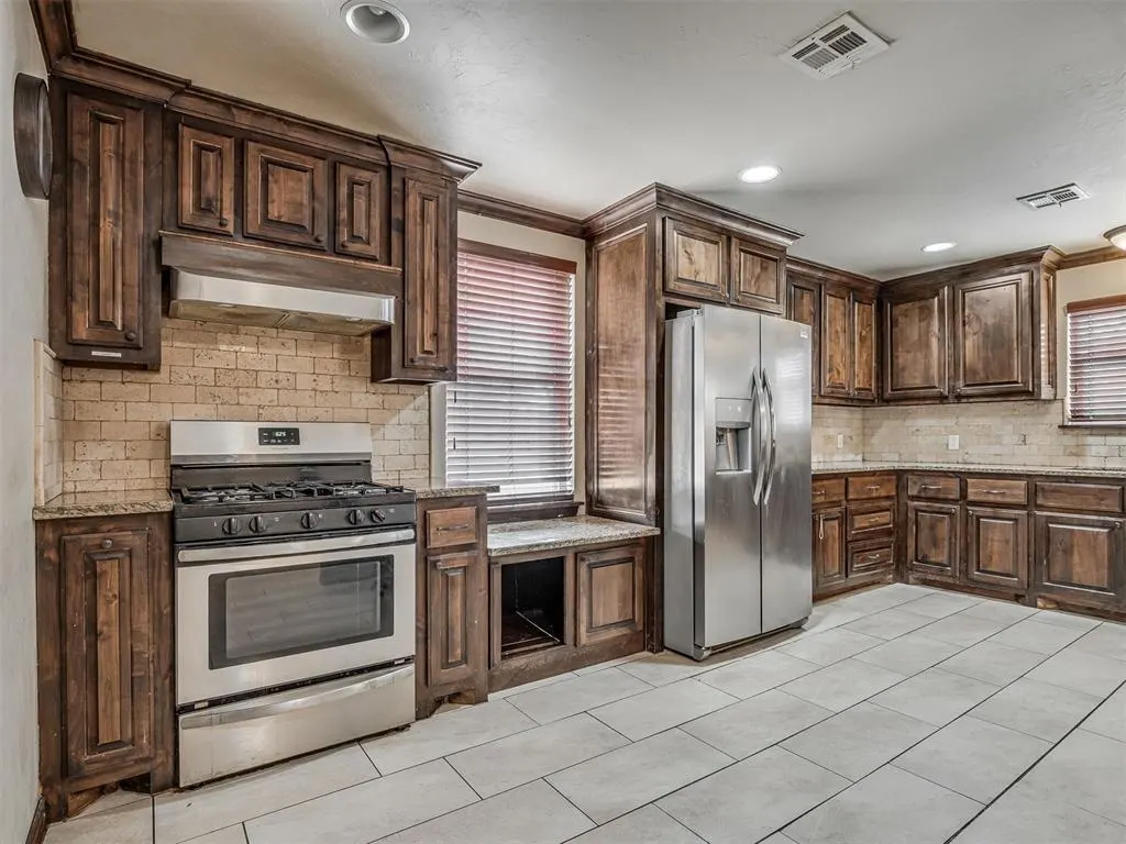 Photo 23 — 727 S 16th Street, Chickasha, OK 73018