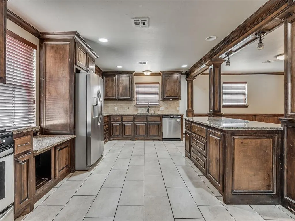 Photo 24 — 727 S 16th Street, Chickasha, OK 73018