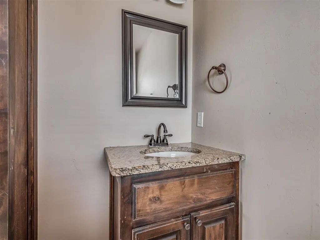 Photo 29 — 727 S 16th Street, Chickasha, OK 73018