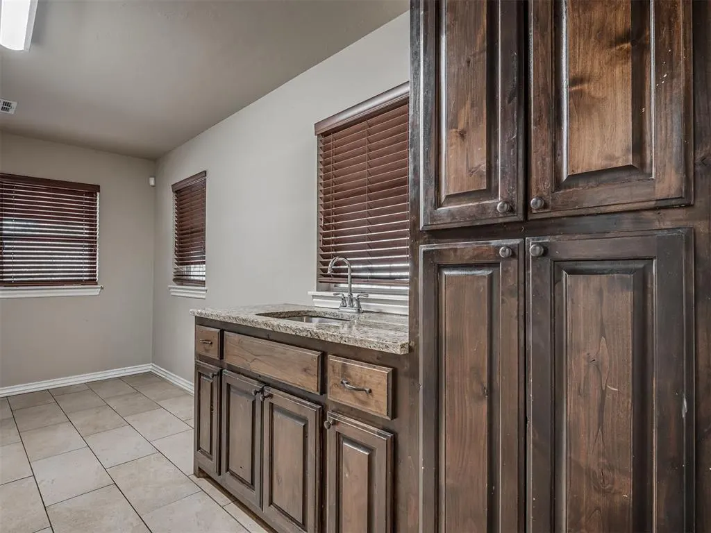 Photo 38 — 727 S 16th Street, Chickasha, OK 73018