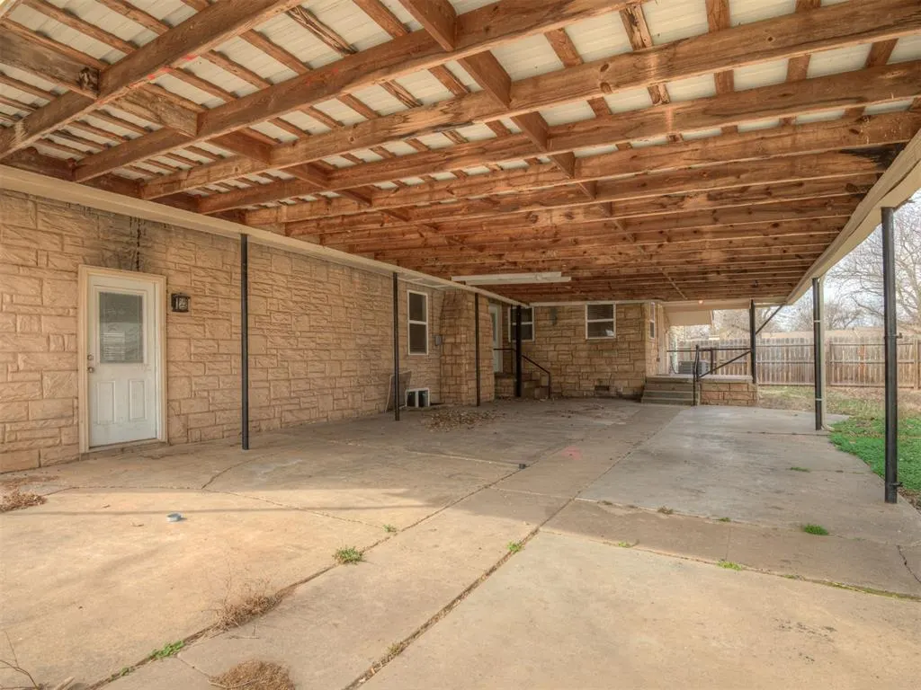 Photo 42 — 727 S 16th Street, Chickasha, OK 73018