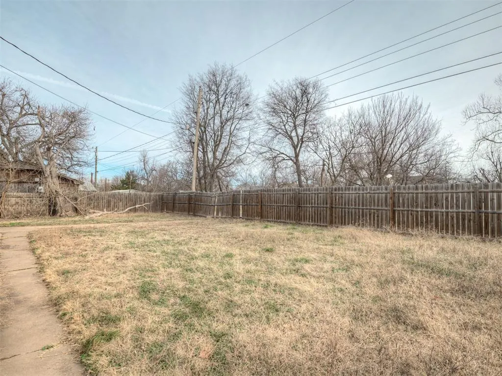 Photo 45 — 727 S 16th Street, Chickasha, OK 73018