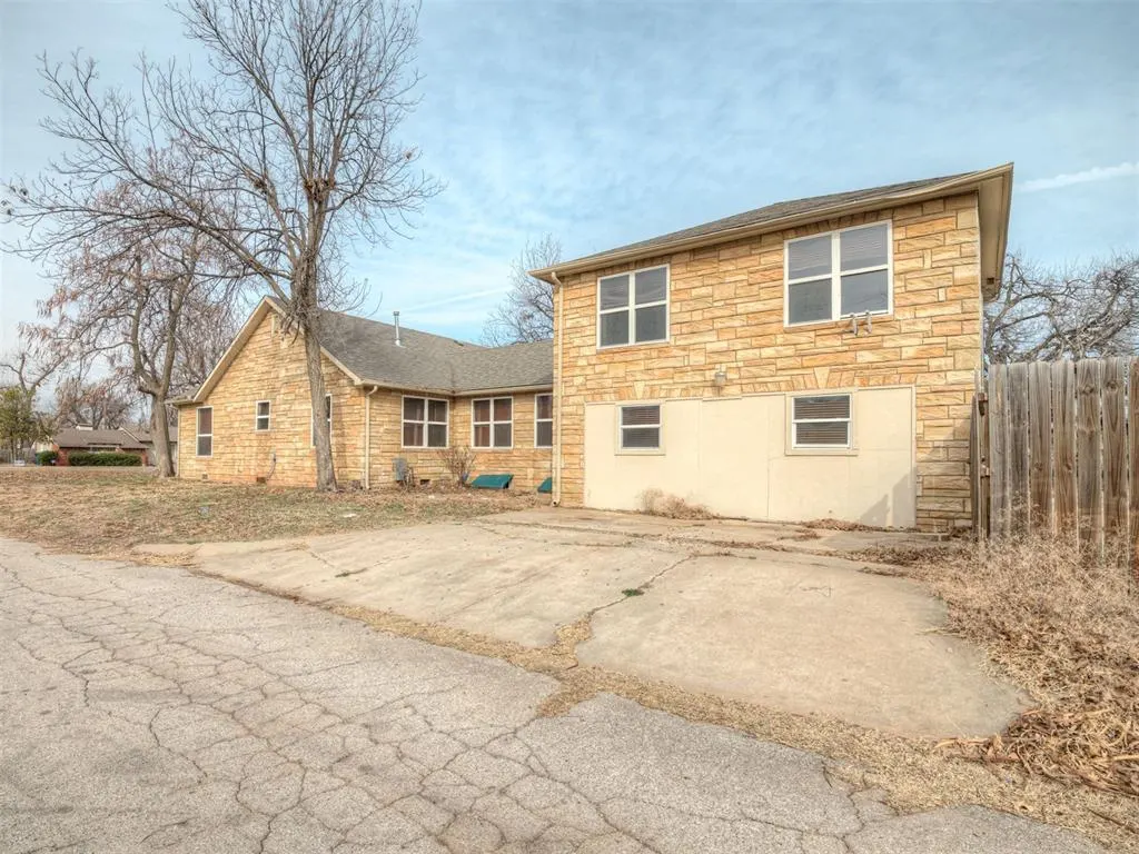 Photo 46 — 727 S 16th Street, Chickasha, OK 73018