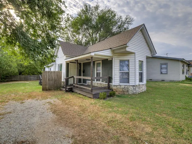 Front exterior — 710 N Tucker Avenue, Shawnee, OK 74801