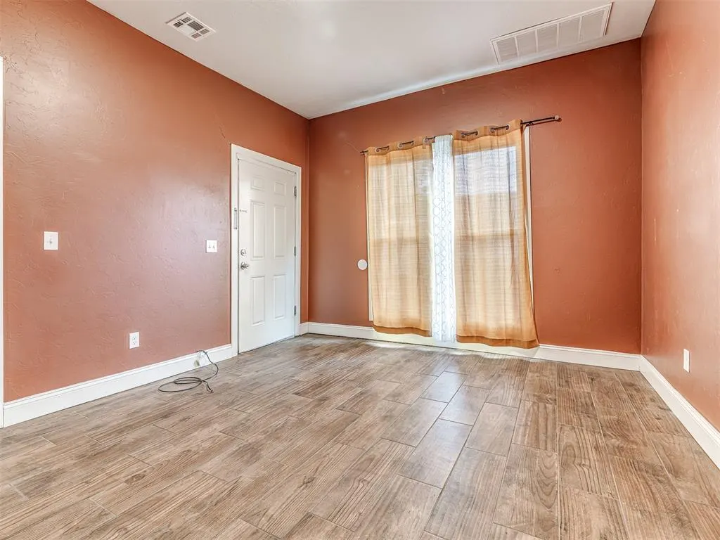 Photo 12 — 710 N Tucker Avenue, Shawnee, OK 74801