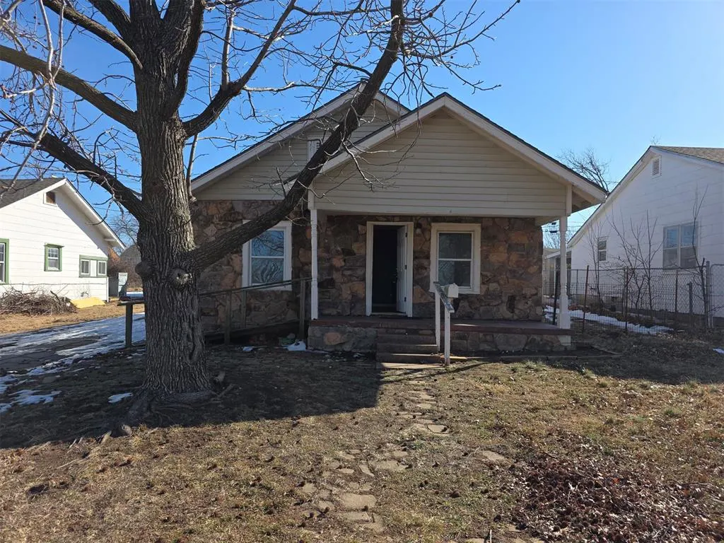 Photo 2 — 1517 N Park Avenue, Shawnee, OK 74804