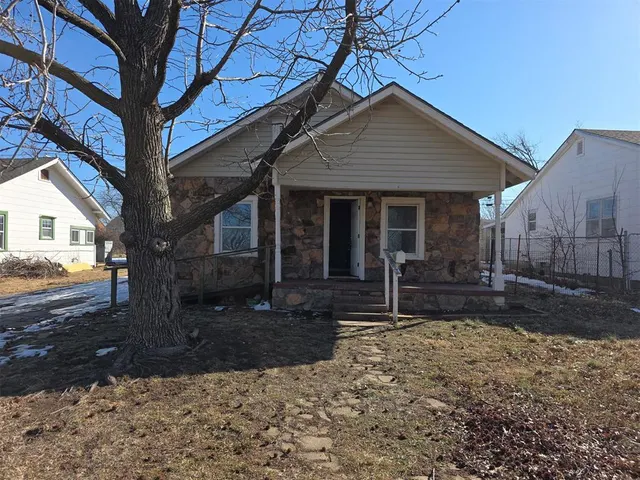 Photo 2 — 1517 N Park Avenue, Shawnee, OK 74804