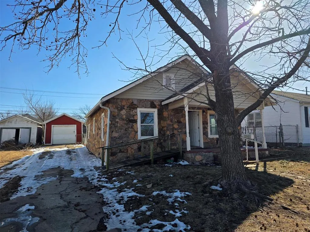 Photo 3 — 1517 N Park Avenue, Shawnee, OK 74804
