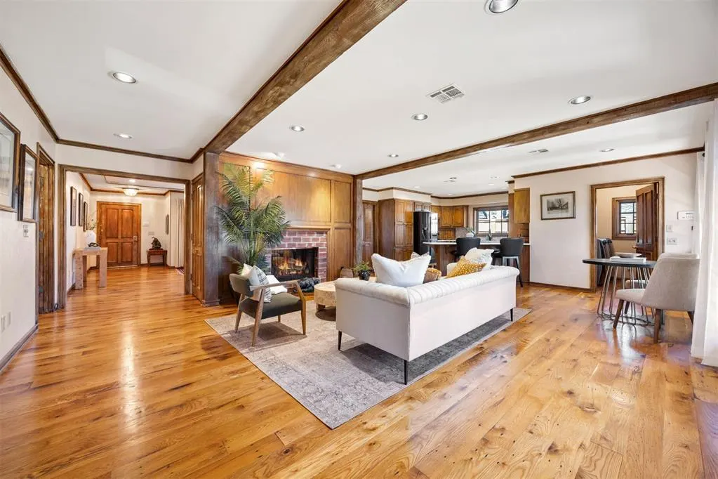Photo 12 — 6409 N Hillcrest Avenue, Nichols Hills, OK 73116