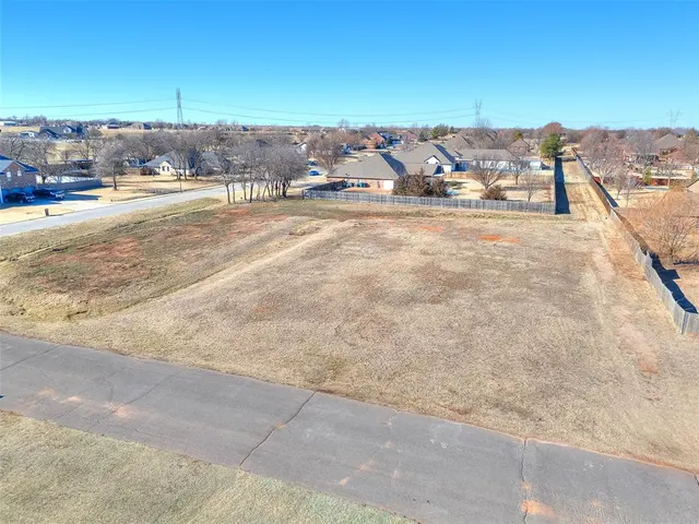 Photo 6 — 13033 SW 10th Street, Yukon, OK 73099