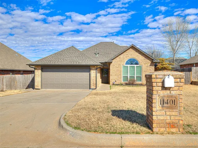 Photo 2 — 11401 Queensland Court, Midwest City, OK 73130