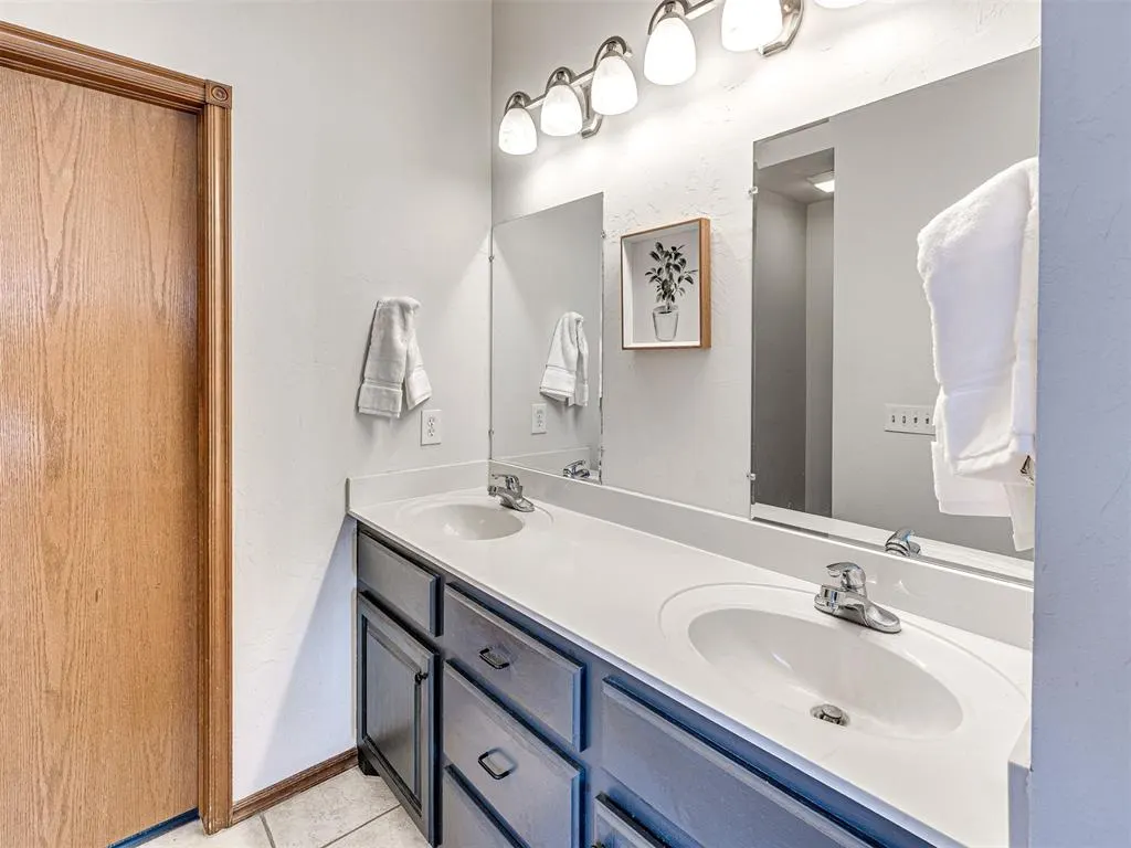 Photo 16 — 11401 Queensland Court, Midwest City, OK 73130