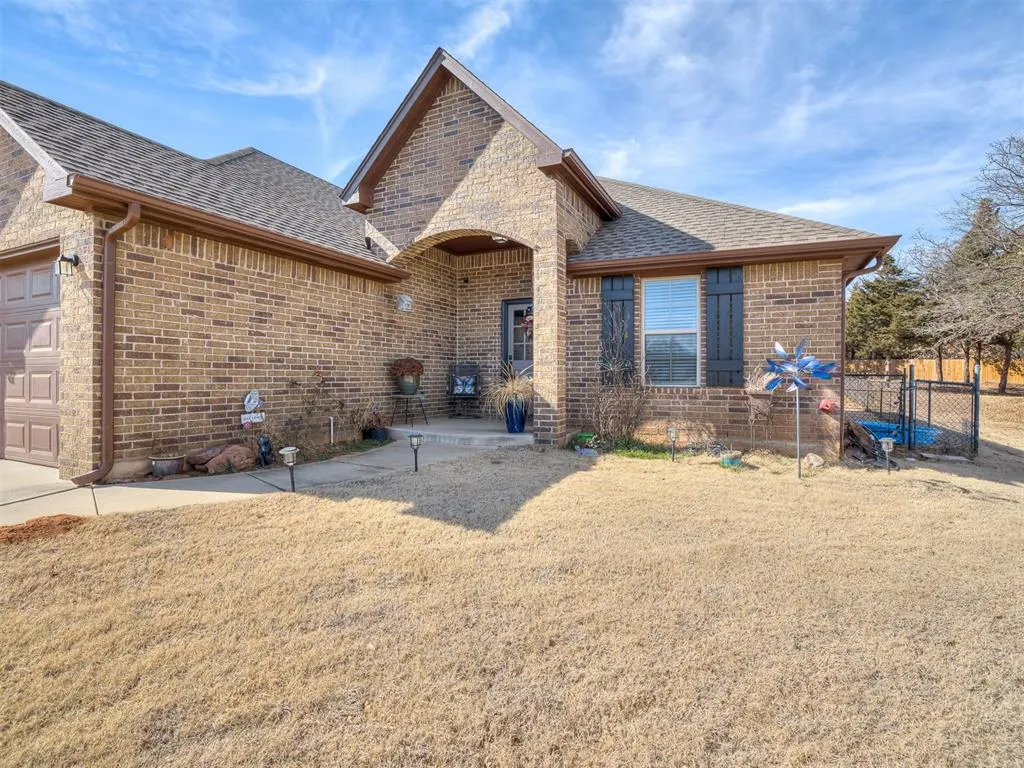 Photo 3 — 875 Cottonwood Court, Guthrie, OK 73044