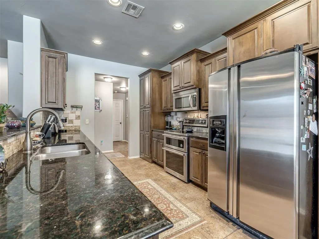 Photo 11 — 875 Cottonwood Court, Guthrie, OK 73044