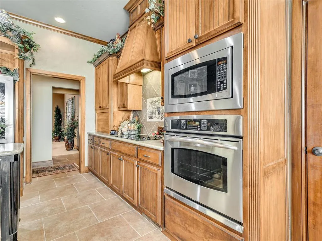 Photo 22 — 10700 Olde Tuscany Road, Oklahoma City, OK 73173