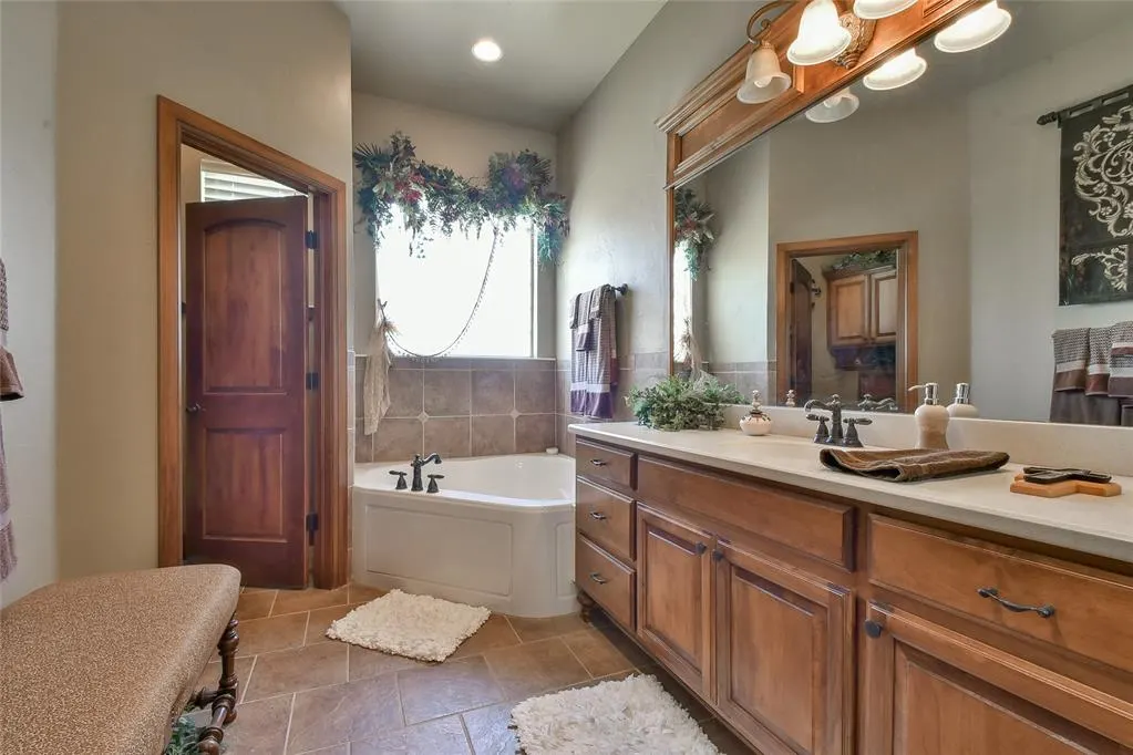 Photo 29 — 10700 Olde Tuscany Road, Oklahoma City, OK 73173