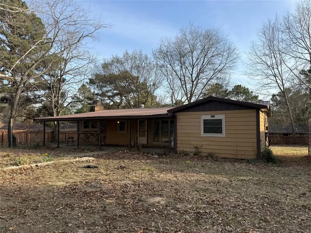 Front exterior — 610 E 7th Street, Broken Bow, OK 74728