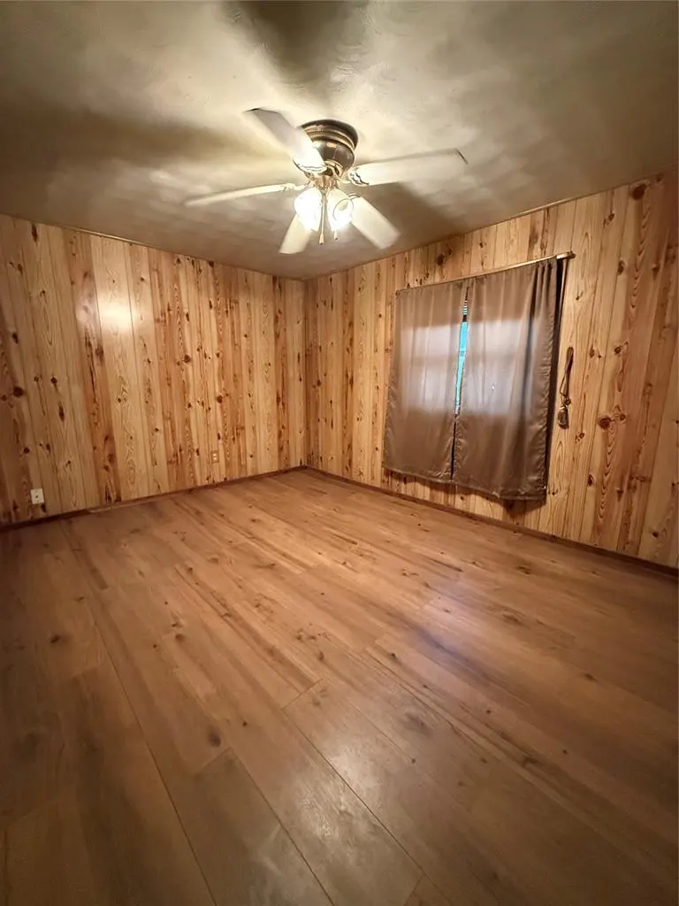 Photo 9 — 610 E 7th Street, Broken Bow, OK 74728