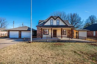 Sold home at 104 SE 2nd Street