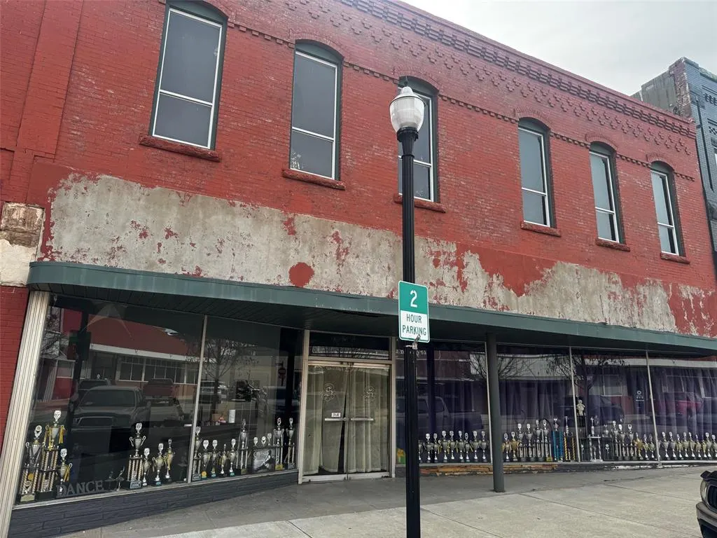 Photo 2 — 211 E Main Street, Shawnee, OK 74801