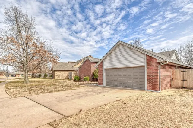 Photo 2 — 10400 Kingsgate Drive, Oklahoma City, OK 73159
