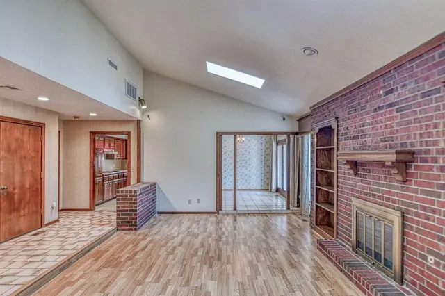 Photo 8 — 10400 Kingsgate Drive, Oklahoma City, OK 73159