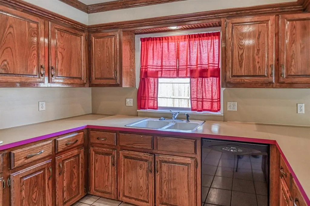 Photo 15 — 10400 Kingsgate Drive, Oklahoma City, OK 73159