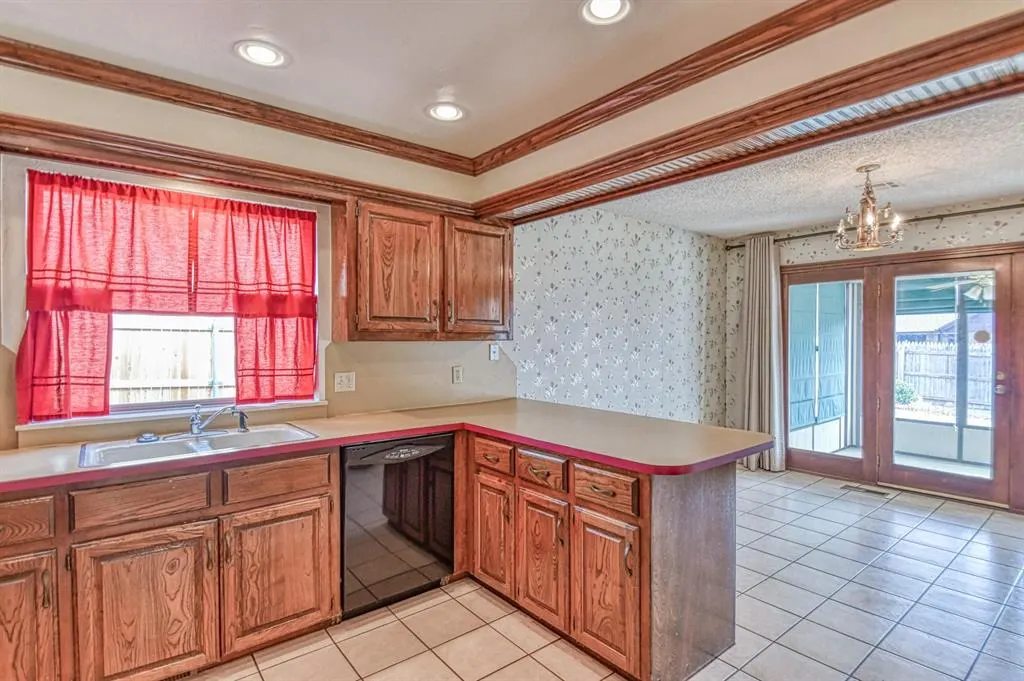 Photo 17 — 10400 Kingsgate Drive, Oklahoma City, OK 73159