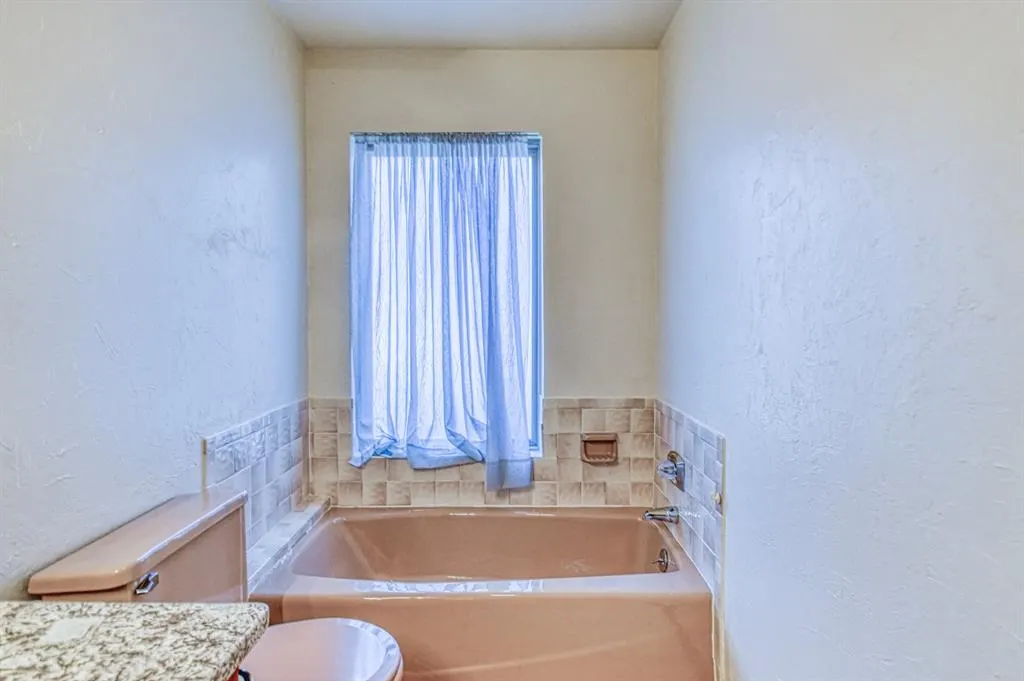 Photo 24 — 10400 Kingsgate Drive, Oklahoma City, OK 73159