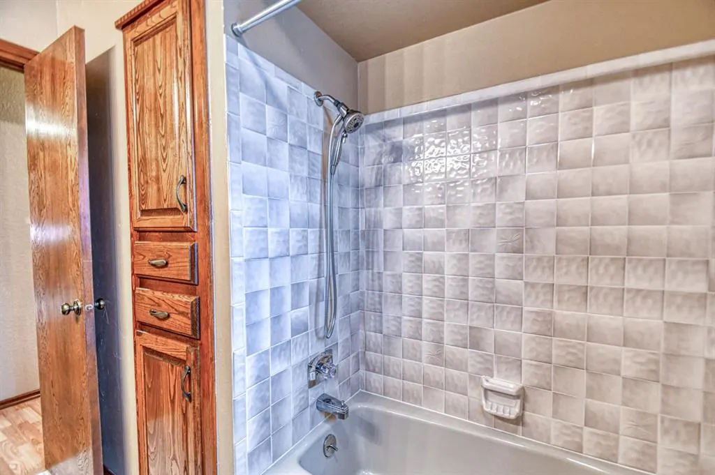 Photo 32 — 10400 Kingsgate Drive, Oklahoma City, OK 73159
