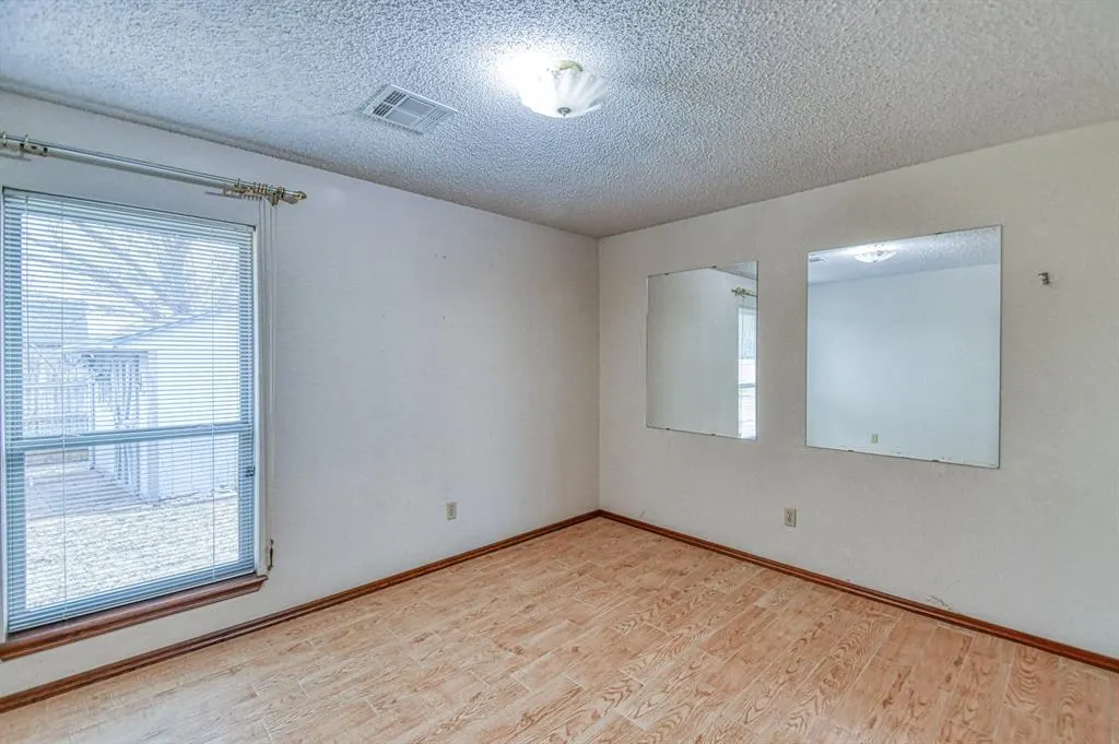 Photo 33 — 10400 Kingsgate Drive, Oklahoma City, OK 73159