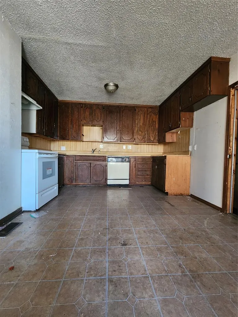 Photo 7 — 2616 NW 38th Street, Oklahoma City, OK 73112