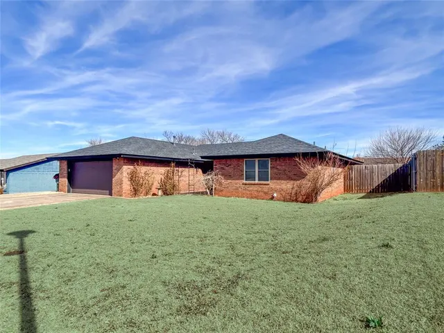Photo 3 — 705 S 28th Street, Clinton, OK 73601