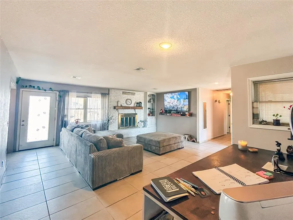 Photo 5 — 705 S 28th Street, Clinton, OK 73601