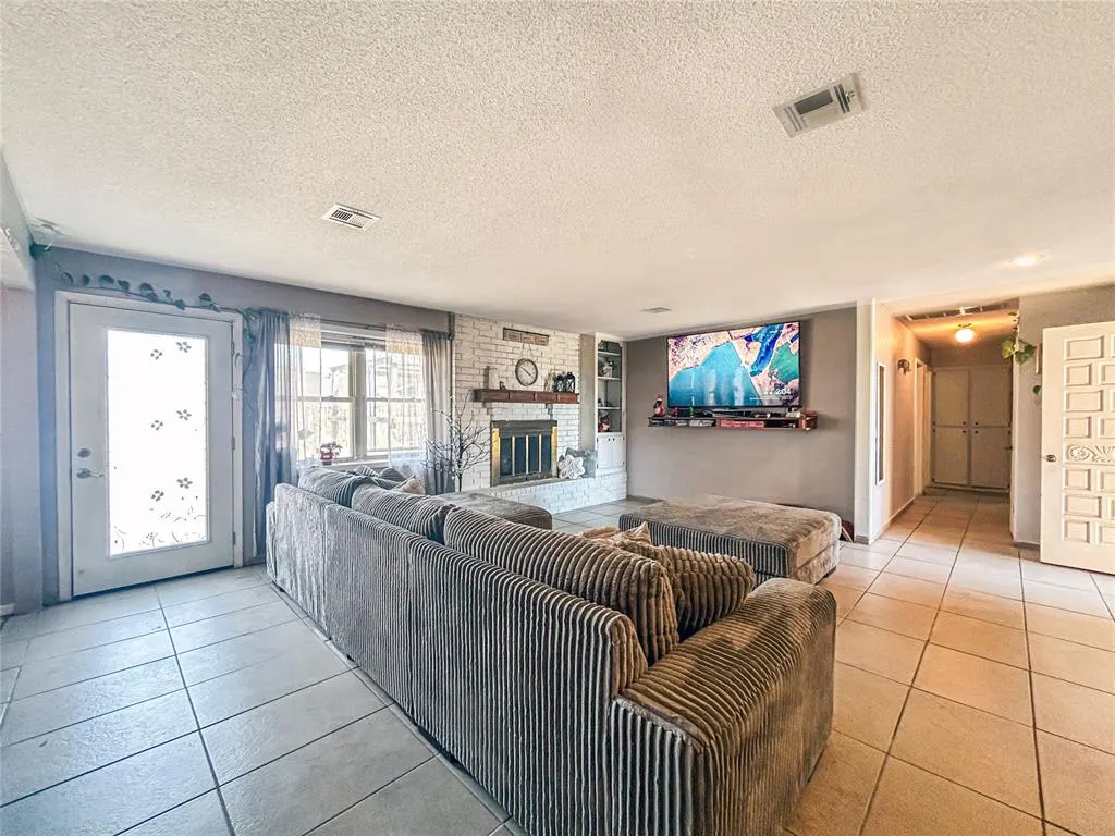 Photo 7 — 705 S 28th Street, Clinton, OK 73601