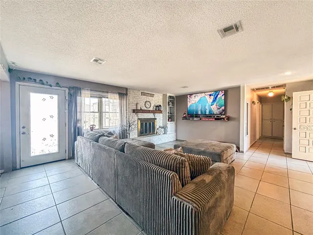 Photo 7 — 705 S 28th Street, Clinton, OK 73601