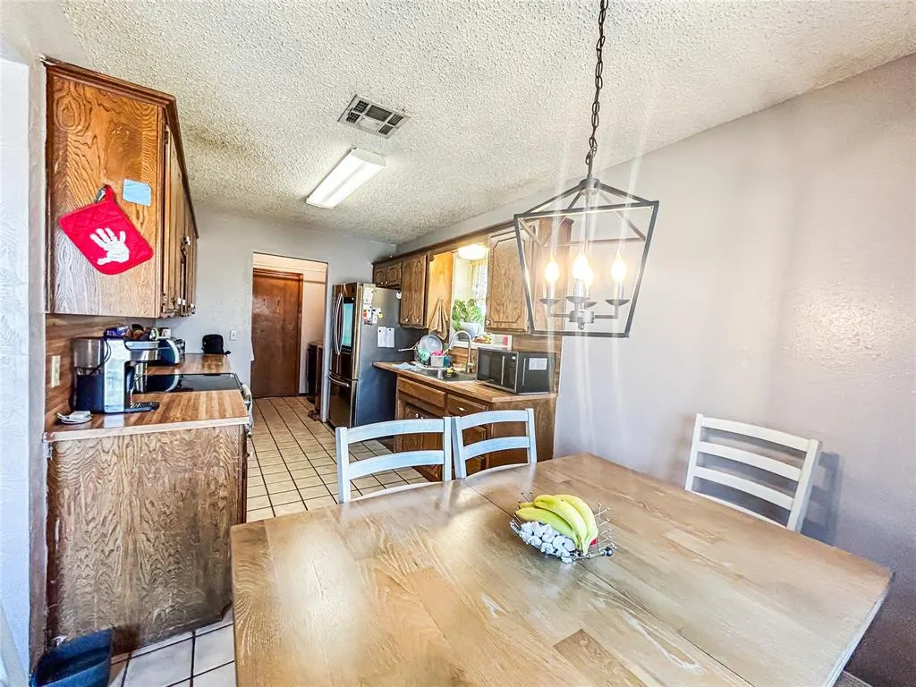 Photo 9 — 705 S 28th Street, Clinton, OK 73601