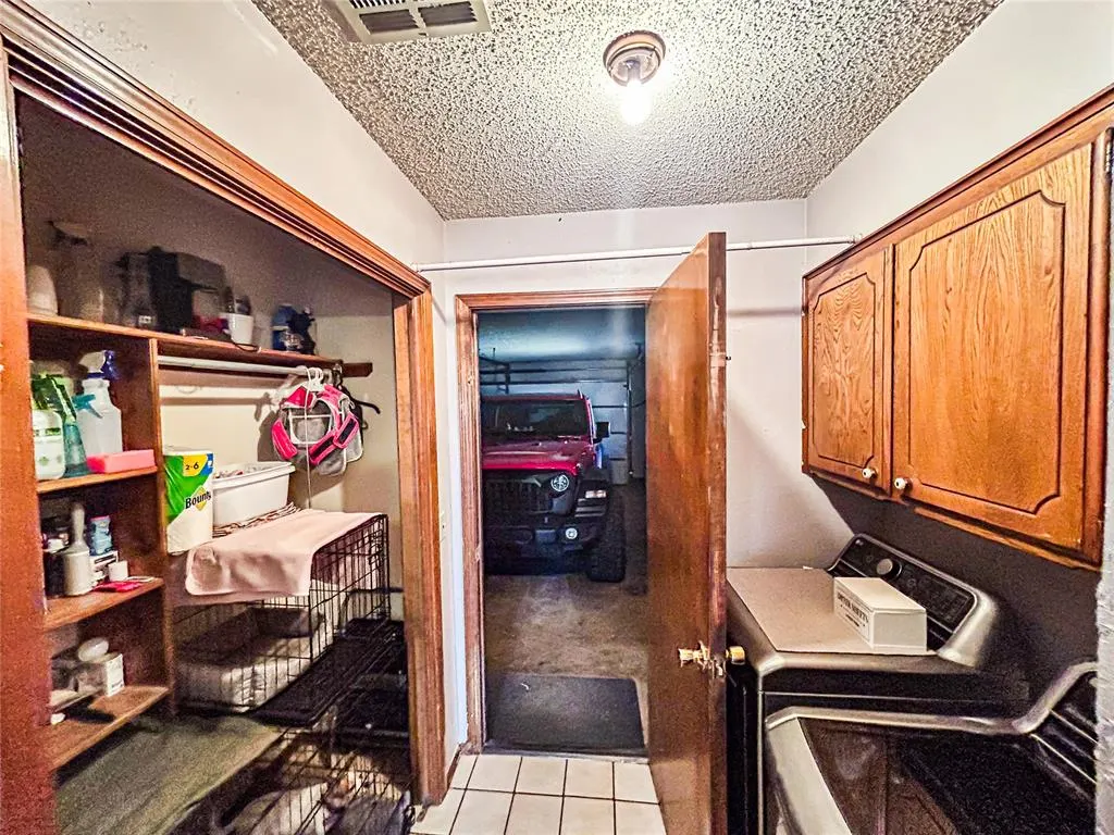 Photo 10 — 705 S 28th Street, Clinton, OK 73601