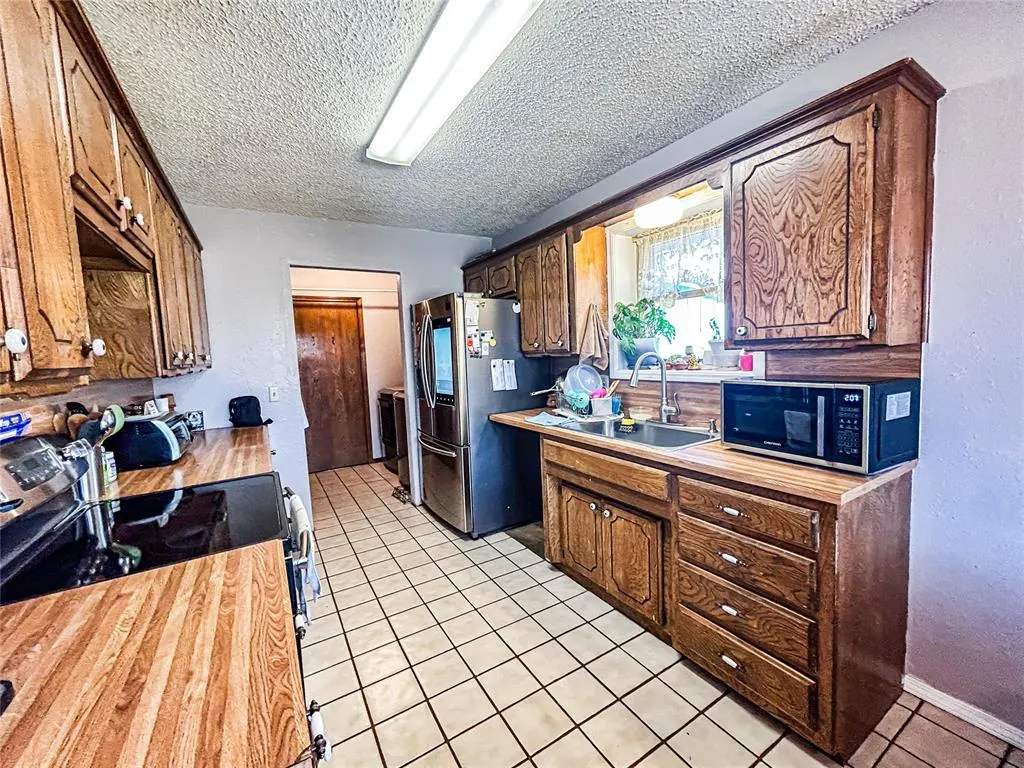 Photo 13 — 705 S 28th Street, Clinton, OK 73601