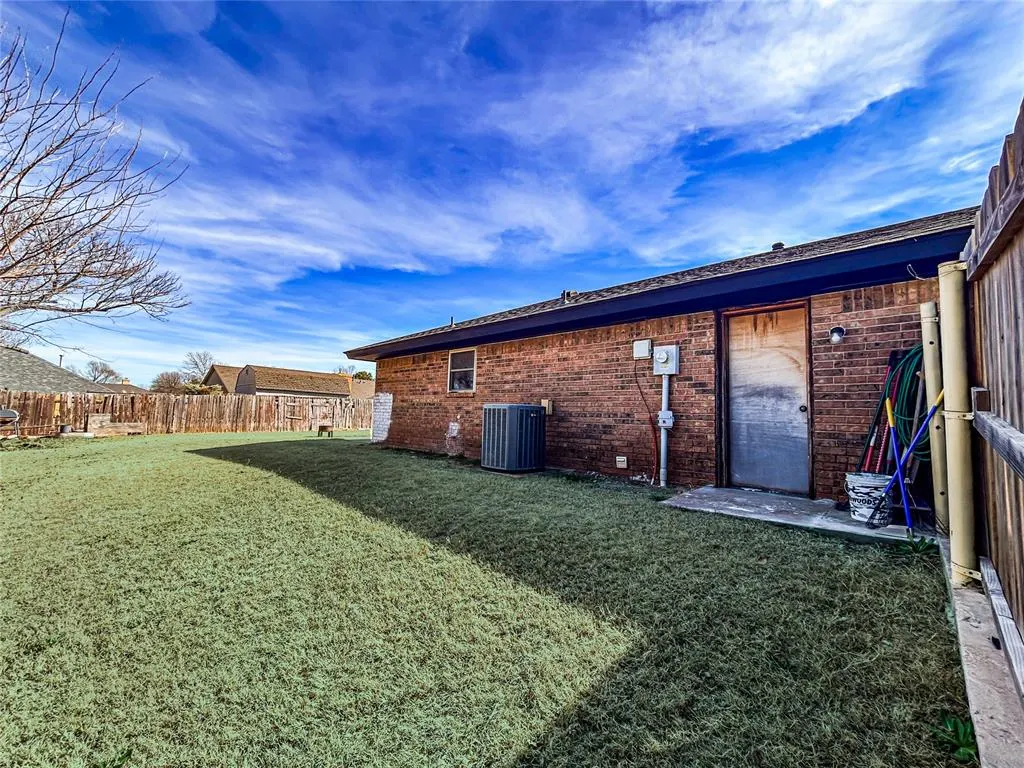 Photo 32 — 705 S 28th Street, Clinton, OK 73601